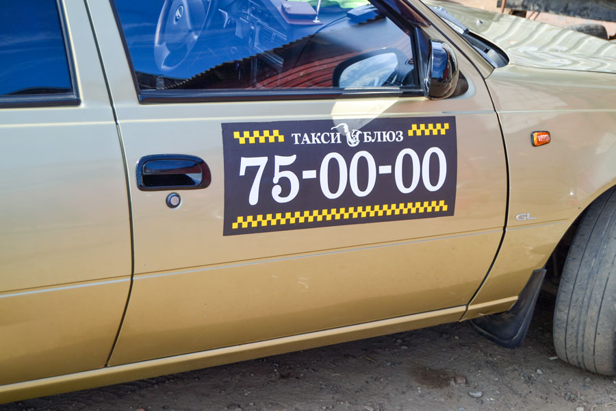 Наклейки такси. Taxi наклейка. Наклейка такси на магните. Винил такси.